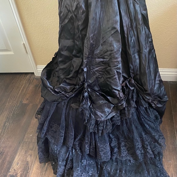 SOLD!!!! Gorgeous vintage black strapless satin and lace full length Ballgown - Picture 5 of 13